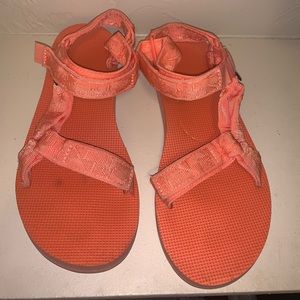 Peach Tevas